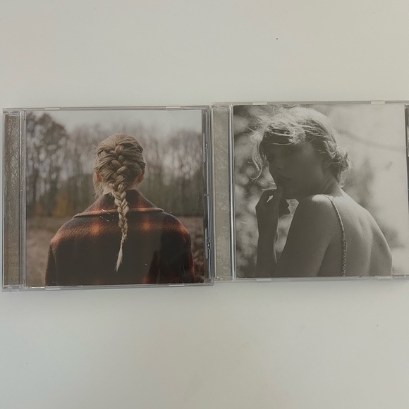 COPY - TAYLOR SWIFT FOLKLORE AND EVERMORE BUNDLE CD - Picture 1 of 2
